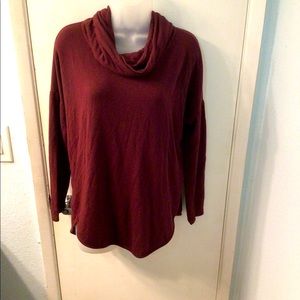 Oversized slouchy neck  signature soft Lou & Grey burgundy shirt S